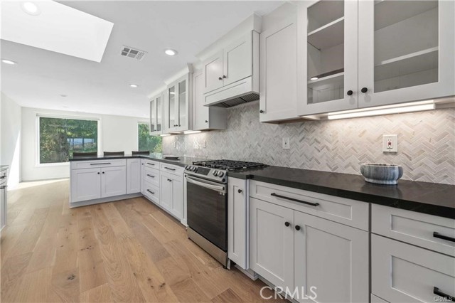 23625 Summit Drive, Calabasas CA: https://media.crmls.org/medias/68c69a3d-17fa-4850-a401-ca086b6fd1f2.jpg