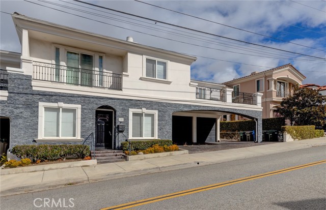 Detail Gallery Image 1 of 40 For 1903 Voorhees Ave, Redondo Beach,  CA 90278 - 7 Beds | 5 Baths