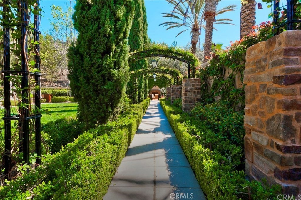 https://media.crmls.org/medias/68c6cd8b-9337-4026-adfd-7eb779c6efa9.jpg?preset=X-Large