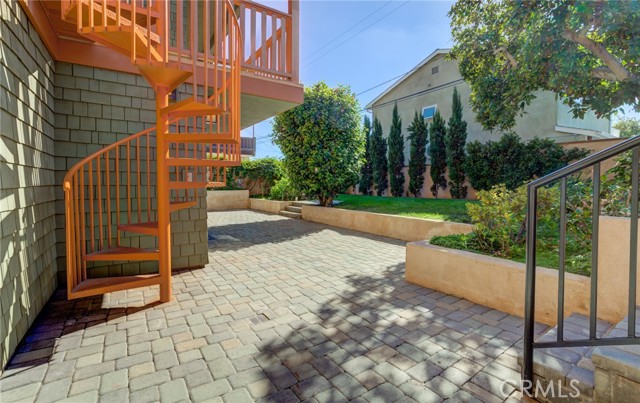 1219 Irena Avenue, Redondo Beach, California 90277, 5 Bedrooms Bedrooms, ,5 BathroomsBathrooms,Residential,Sold,Irena,SB21226617