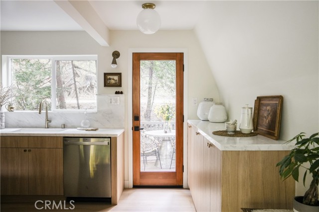 27824 Fern Dell Road, Lake Arrowhead CA: https://media.crmls.org/medias/68c718ab-c7fc-4439-97eb-82ea17e11fea.jpg