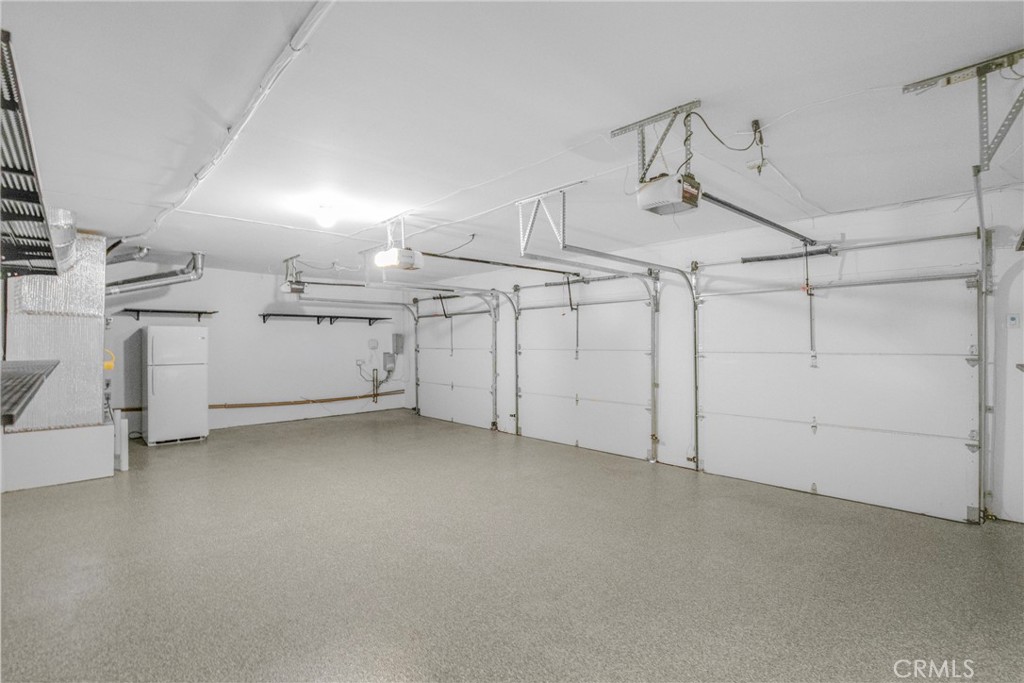 https://media.crmls.org/medias/68c86d49-83aa-4689-8808-9776889e6826.jpg?preset=X-Large