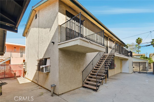 Detail Gallery Image 4 of 32 For 826 Gaviota, Long Beach,  CA 90813 - – Beds | – Baths