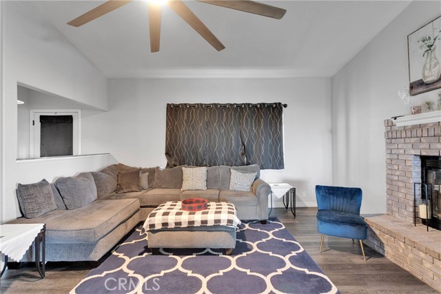 22752 Roundup Way, Apple Valley CA: https://media.crmls.org/medias/68c963a8-ddba-4492-a8c3-04cc74ed2e55.jpg