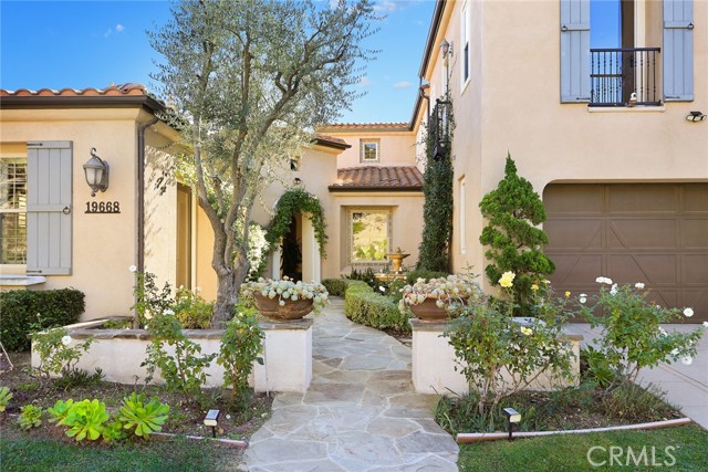 Detail Gallery Image 4 of 42 For 19668 Three Oaks Ln,, Walnut,  CA 91789 - 4 Beds | 4/1 Baths