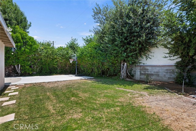 10022 Gothic Avenue, North Hills CA: https://media.crmls.org/medias/68ca95c3-0be8-4b34-9743-ac28edd340cd.jpg