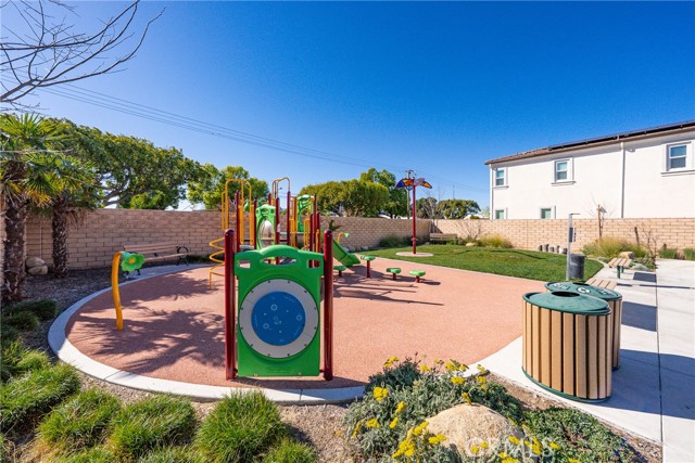 Detail Gallery Image 34 of 38 For 208 Bonita Ln, Rialto,  CA 92376 - 3 Beds | 2/1 Baths