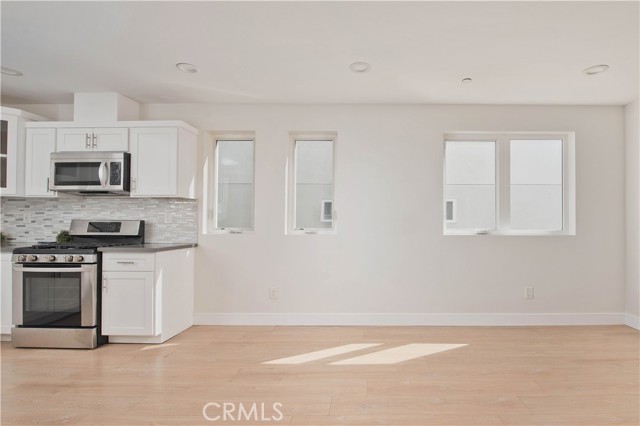 Detail Gallery Image 8 of 20 For 635 N Harvard Bld #635.75,  Los Angeles,  CA 90004 - 2 Beds | 1 Baths