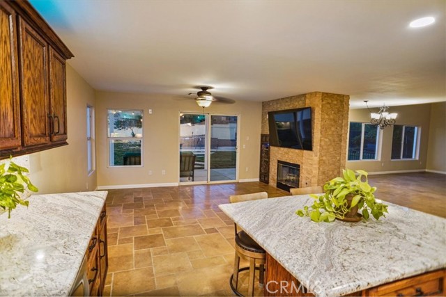 5712 Bienveneda, Palmdale CA: https://media.crmls.org/medias/68cb7808-50cd-42e8-81e1-b3a2bfd59501.jpg