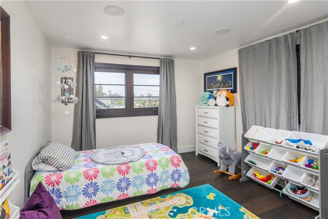 Detail Gallery Image 18 of 48 For 640 Raymond, Santa Monica,  CA 90405 - 4 Beds | 3 Baths