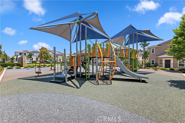 5680 Kate Way, Fontana CA: https://media.crmls.org/medias/68cd0ab0-9f07-43a2-b672-03eabfc1e0af.jpg