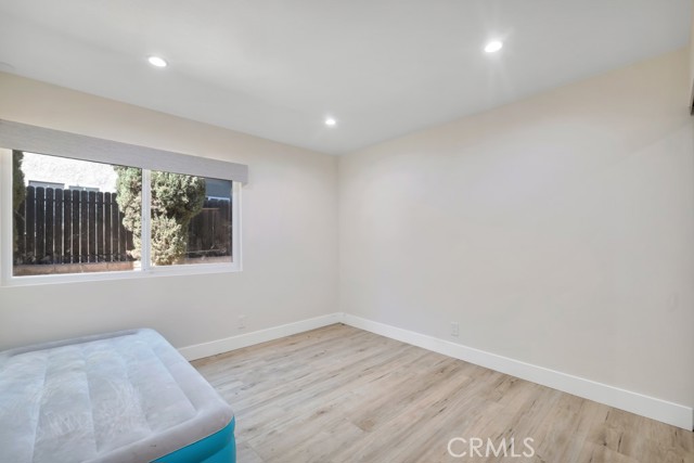 Detail Gallery Image 21 of 35 For 10122 Jovita Ave, Chatsworth,  CA 91311 - 5 Beds | 3 Baths