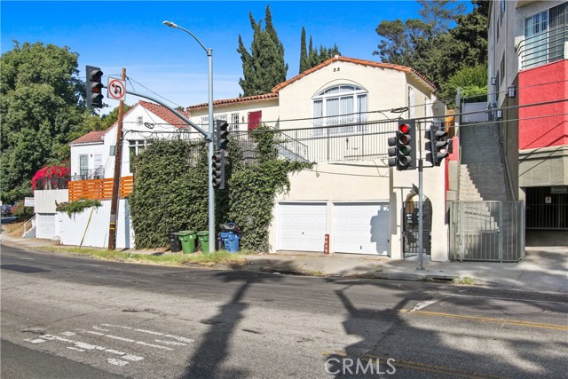 2338 N Cahuenga Boulevard Hollywood Hills, California 2338 N Cahuenga Boulevard