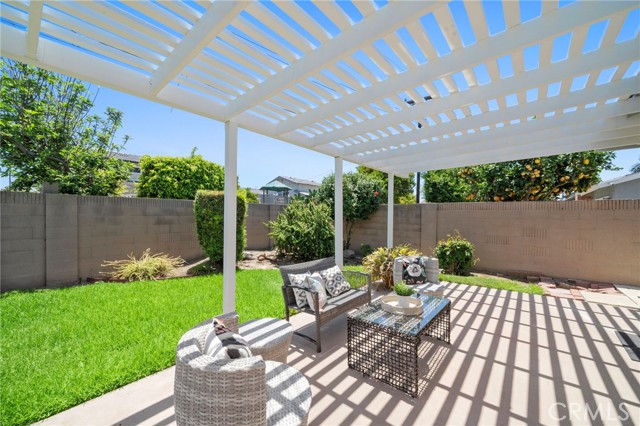 16660 Spruce Circle, Fountain Valley CA: https://media.crmls.org/medias/68cf5f66-818e-4abc-9cbf-79c3737853eb.jpg