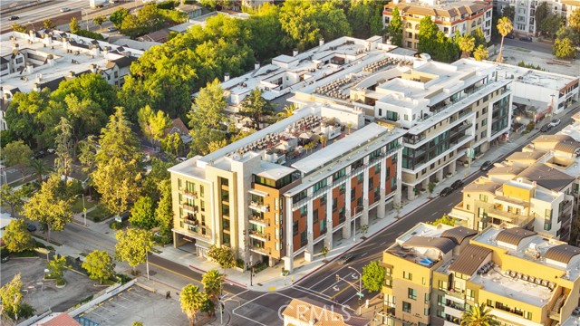 709 E Walnut Street, Pasadena CA: https://media.crmls.org/medias/68d02133-1d60-4f0c-82e0-7fcba9637f95.jpg