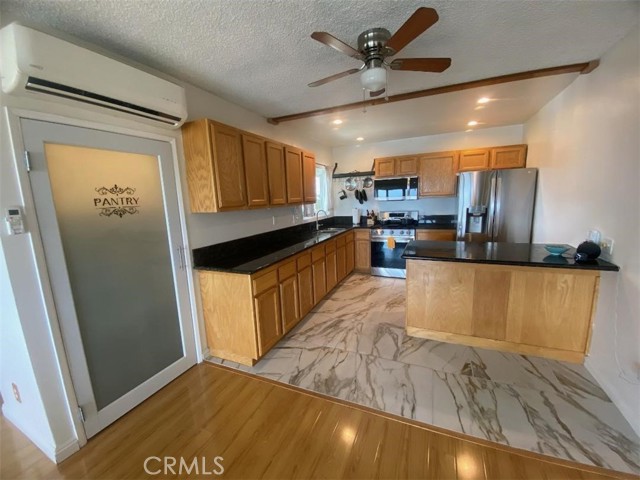 4940 La Calandria Way, Los Angeles CA: https://media.crmls.org/medias/68d085a5-51d3-4bc9-8a11-c9a7cd2a0d45.jpg