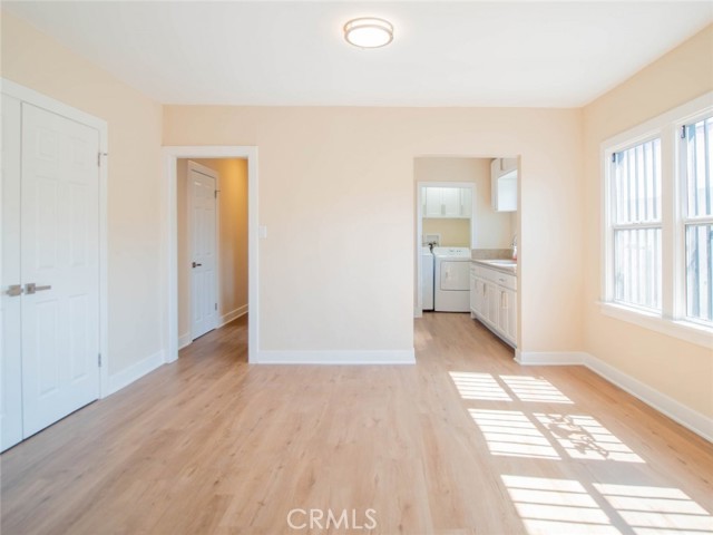 1805 W 35th Street, Los Angeles CA: https://media.crmls.org/medias/68d09059-1ed8-4815-9a03-0cc2e35e25cb.jpg