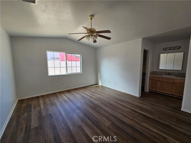 9841 Sally Avenue, California City CA: https://media.crmls.org/medias/68d2493f-ad8e-40d3-a378-1e198da4d8ea.jpg