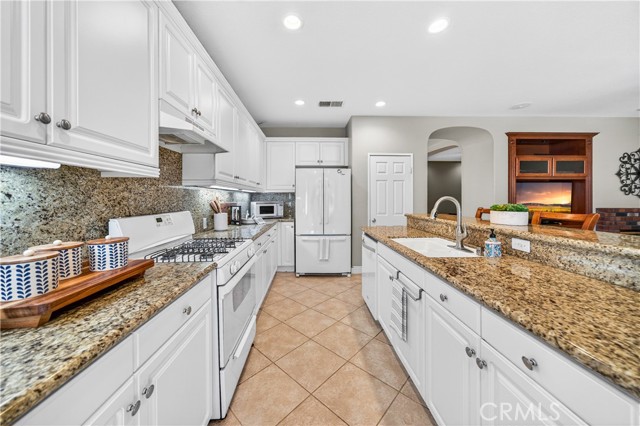 Detail Gallery Image 8 of 37 For 35978 Covington, Wildomar,  CA 92595 - 4 Beds | 3 Baths