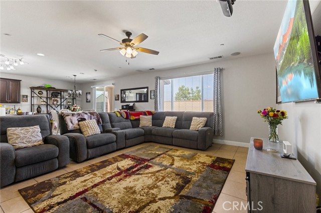 Detail Gallery Image 4 of 46 For 25392 Lone Acres Road, Menifee,  CA 92584 - 5 Beds | 2/1 Baths