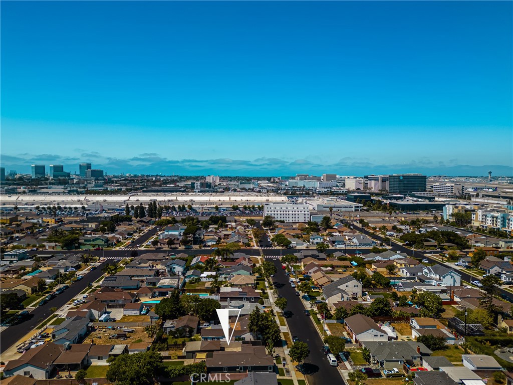 https://media.crmls.org/medias/68d33e28-6bf2-42f4-917f-130776fa6e38.jpg?preset=X-Large