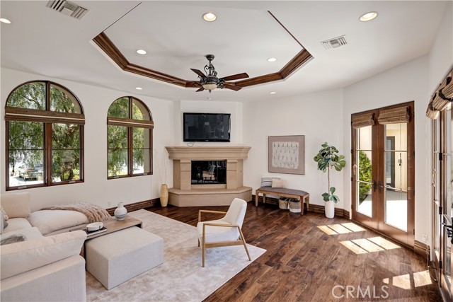 718 N Poinsettia Avenue, Manhattan Beach CA: https://media.crmls.org/medias/68d39d56-c03a-4f1b-8033-5e49c22ff9ac.jpg