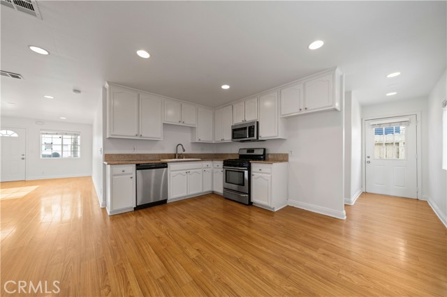 Detail Gallery Image 7 of 36 For 420 Cerritos Ave, Long Beach,  CA 90802 - 3 Beds | 2/1 Baths