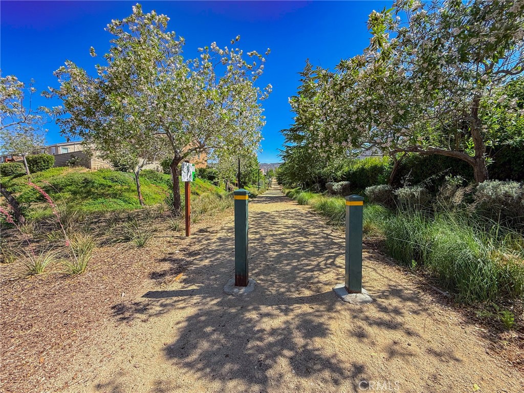 https://media.crmls.org/medias/68d44f21-97d0-48ba-87e4-700ac8c0c7fb.jpg?preset=X-Large
