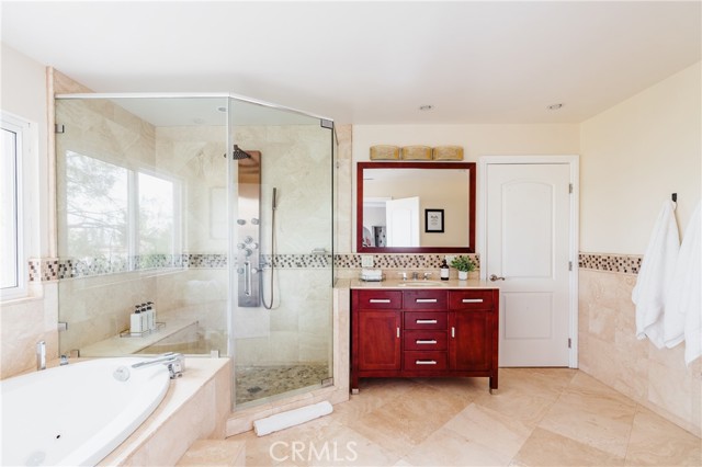 Detail Gallery Image 16 of 36 For 21793 Planewood Dr, Woodland Hills,  CA 91364 - 4 Beds | 3/1 Baths