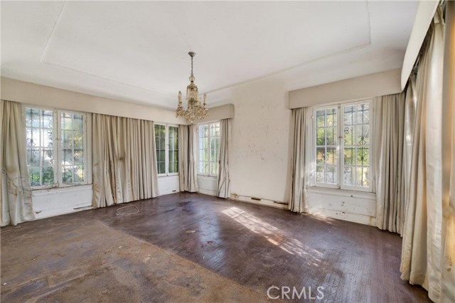 Detail Gallery Image 10 of 33 For 2329 N Edgemont, Los Angeles,  CA 90027 - 5 Beds | 3 Baths