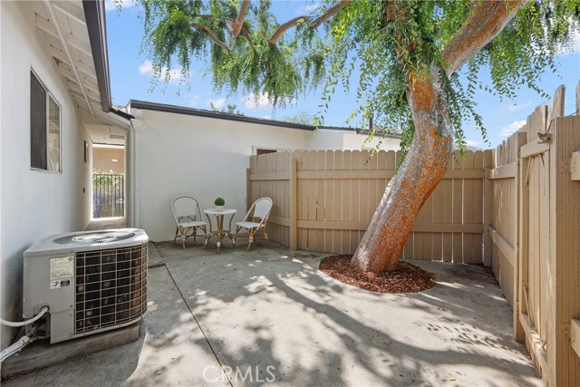 2482 New York Drive, Altadena CA: https://media.crmls.org/medias/68d63a3e-0d5e-47bf-aa5d-b990ded0ebd2.jpg