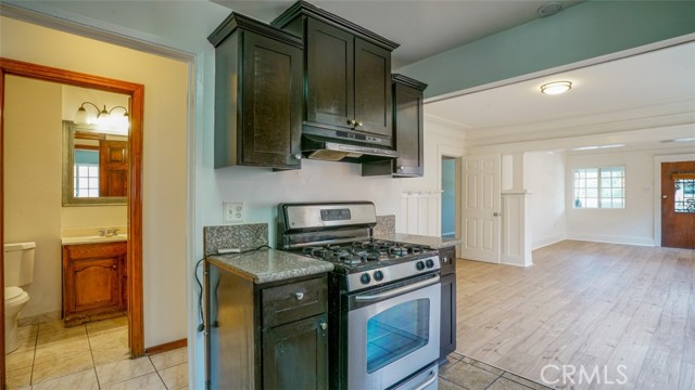 856 W 47th Street, Los Angeles CA: https://media.crmls.org/medias/68d66612-bfe0-4e8d-8316-3d7816bad373.jpg
