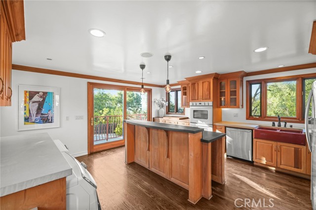 4104 Sea View Drive, Los Angeles CA: https://media.crmls.org/medias/68d7fed8-d0f7-478d-b4c9-bbaafa4b9293.jpg