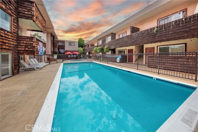 Image 15 of 28 For 5349 Newcastle Avenue 18