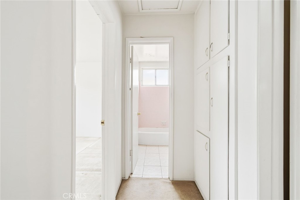 https://media.crmls.org/medias/68da3ec5-e0e2-41eb-b036-0b7cb3372b57.jpg?preset=X-Large