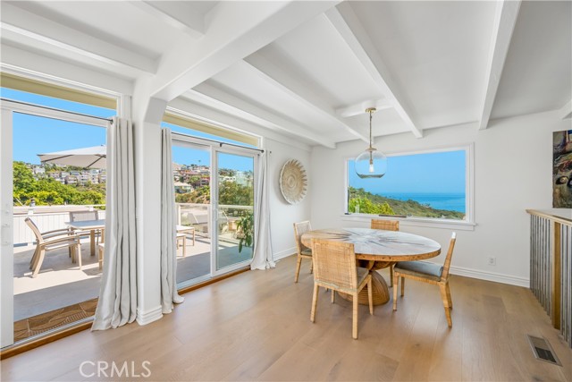 1071 Oro Street, Laguna Beach CA: https://media.crmls.org/medias/68db5e53-64cc-42d2-8852-214fa8b0ab19.jpg