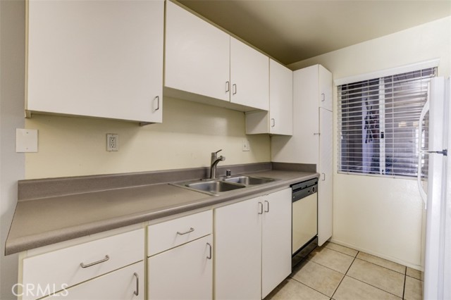 9920 Jordan Avenue, Chatsworth CA: https://media.crmls.org/medias/68db79aa-0339-40a1-976c-4fa037fab391.jpg