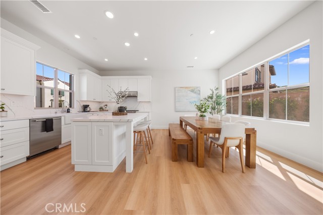 119 Rimstone, Irvine CA: https://media.crmls.org/medias/68dba551-634a-45cd-a73f-41b8f1d1cbd3.jpg