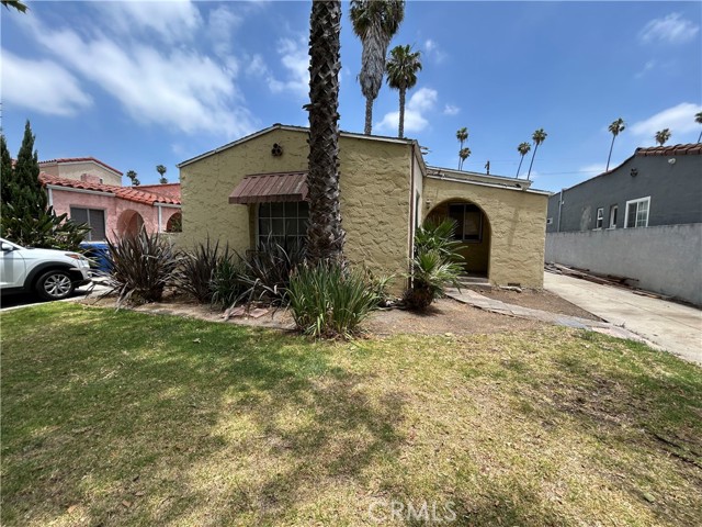4170 4th Avenue, Los Angeles CA: https://media.crmls.org/medias/68dbfd6d-608b-42ed-a0b8-b7862517d443.jpg