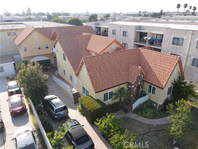 14105 Fonthill Avenue, Hawthorne CA: https://media.crmls.org/medias/68dc0214-2bac-41b4-914c-3ab728c20c6c.jpg