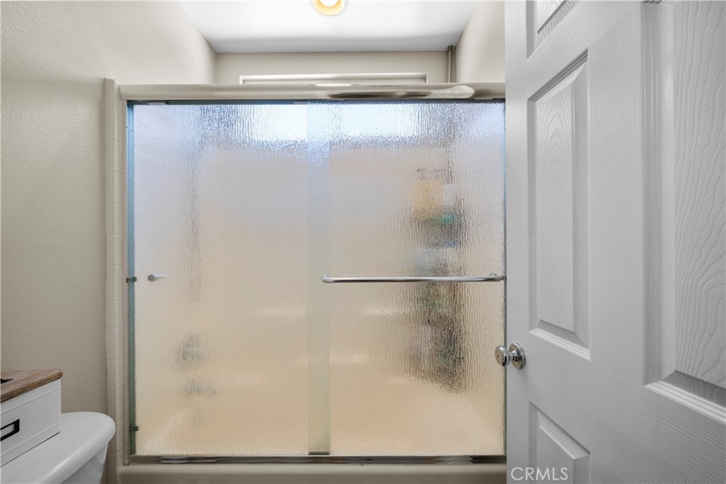 https://media.crmls.org/medias/68dd2ba4-c2ea-467f-a3b7-11379410db4e.jpg?preset=X-Large