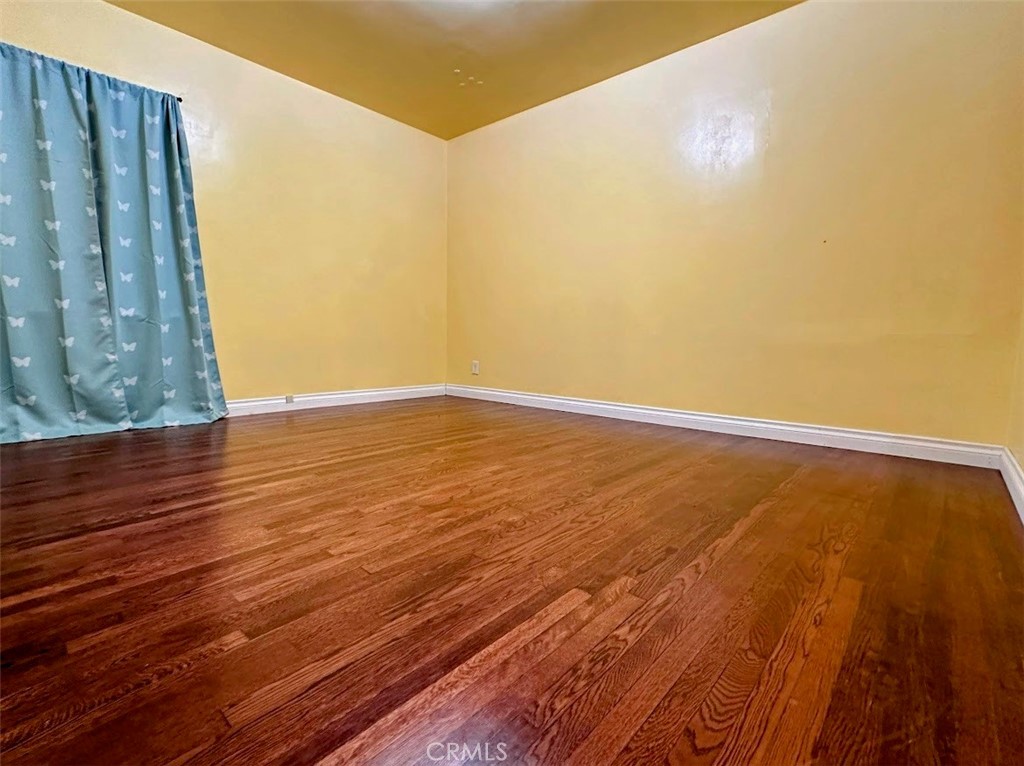 https://media.crmls.org/medias/68dd4b27-6525-44c4-931d-d71dfecd176d.jpg?preset=X-Large