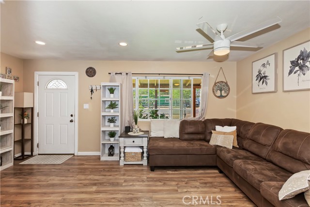 Detail Gallery Image 4 of 22 For 16090 Cajon St, Hesperia,  CA 92345 - 4 Beds | 2 Baths