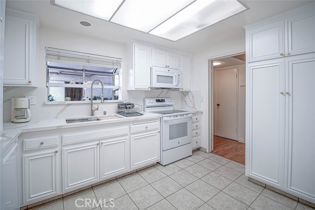 Detail Gallery Image 25 of 59 For 4950 Louise Ave #105,  Encino,  CA 91316 - 2 Beds | 2 Baths