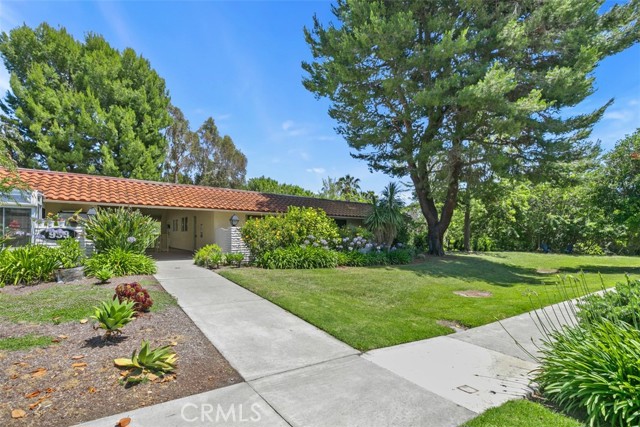 933 Avenida Majorca, Laguna Woods CA: https://media.crmls.org/medias/68de66d7-f749-4649-beae-d69b6274e9f9.jpg