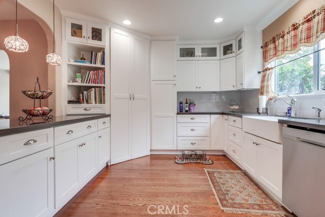 3952 Gaviota Avenue, Long Beach CA: https://media.crmls.org/medias/68df81f3-b871-4bc0-a120-dbf92843a5dd.jpg