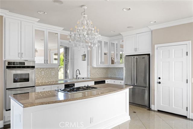 Detail Gallery Image 14 of 55 For 7370 Chantilly Ln, Tujunga,  CA 91042 - 6 Beds | 4 Baths