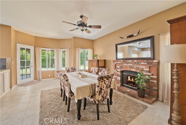 Detail Gallery Image 12 of 36 For 22447 Poplar St, Saugus,  CA 91390 - 4 Beds | 3 Baths