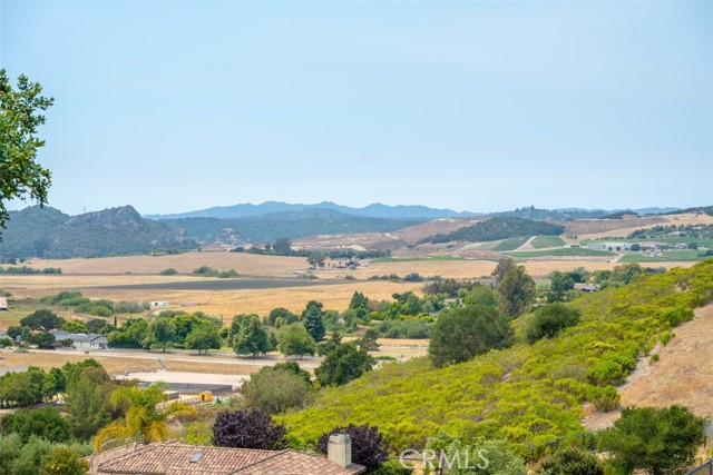 1685 Corbett Highlands Place, Arroyo Grande CA: https://media.crmls.org/medias/68e0e5da-4909-4592-913d-01ad190c81ed.jpg