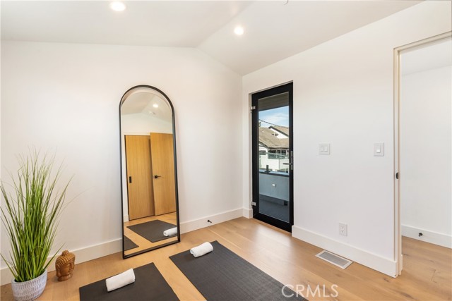 Detail Gallery Image 14 of 32 For 521 1/2 Iris, Corona Del Mar,  CA 92625 - 2 Beds | 2/1 Baths